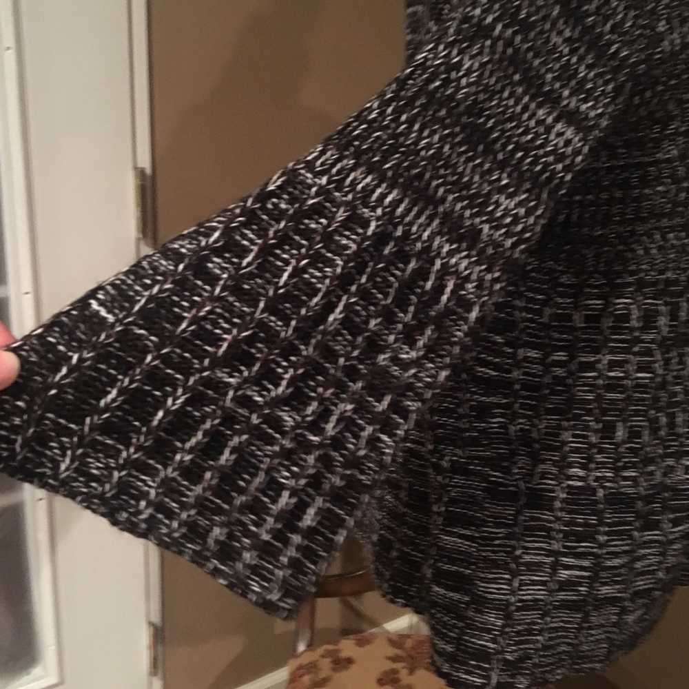 3 button Cardigan - Picture 5 of 7